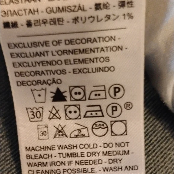 Levi's  Premium Wedgie Style Size 28 Jeans. Can Be Unisex ? Supercute Style/ Fit - Picture 9 of 13